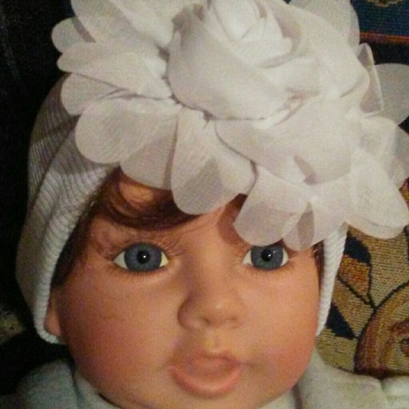 Silky white flower knit baby/toddler hat - Picture 6 of 6